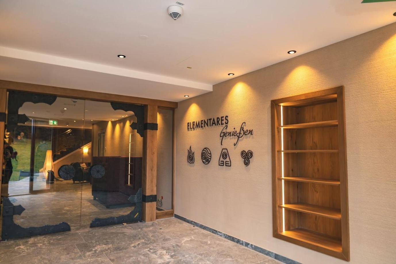 Der Baeren In Zell Otel Eisenberg  Dış mekan fotoğraf
